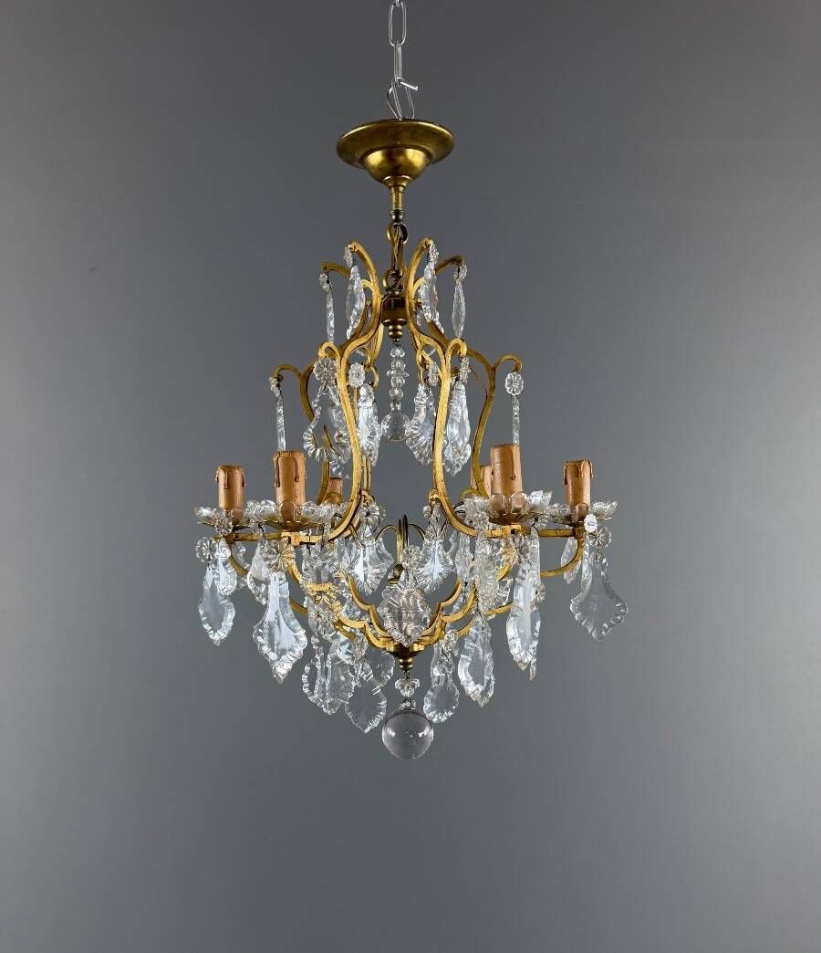 Crystal chandelier and gilded brass, Louis XV style, 19th century.