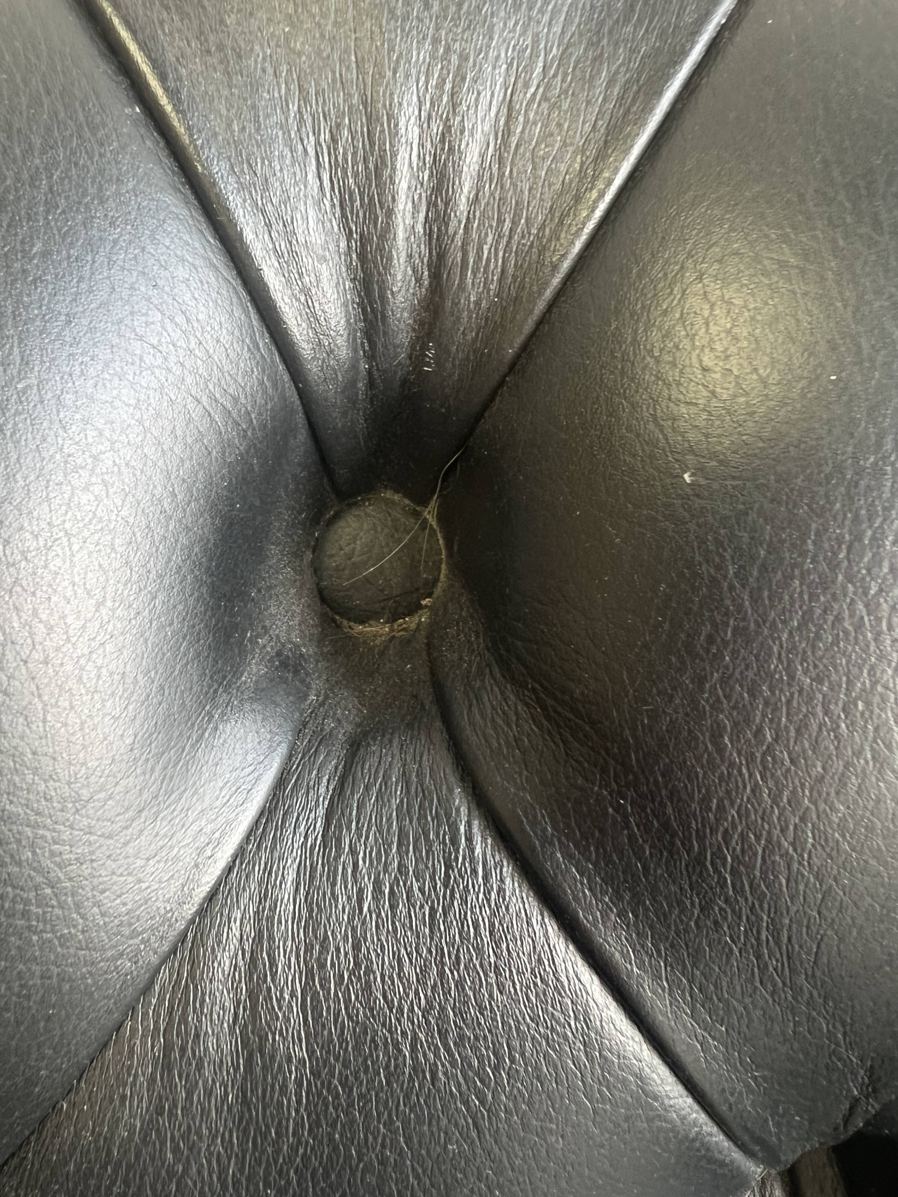 Set of 2 sturdy Chesterfield single/club seats