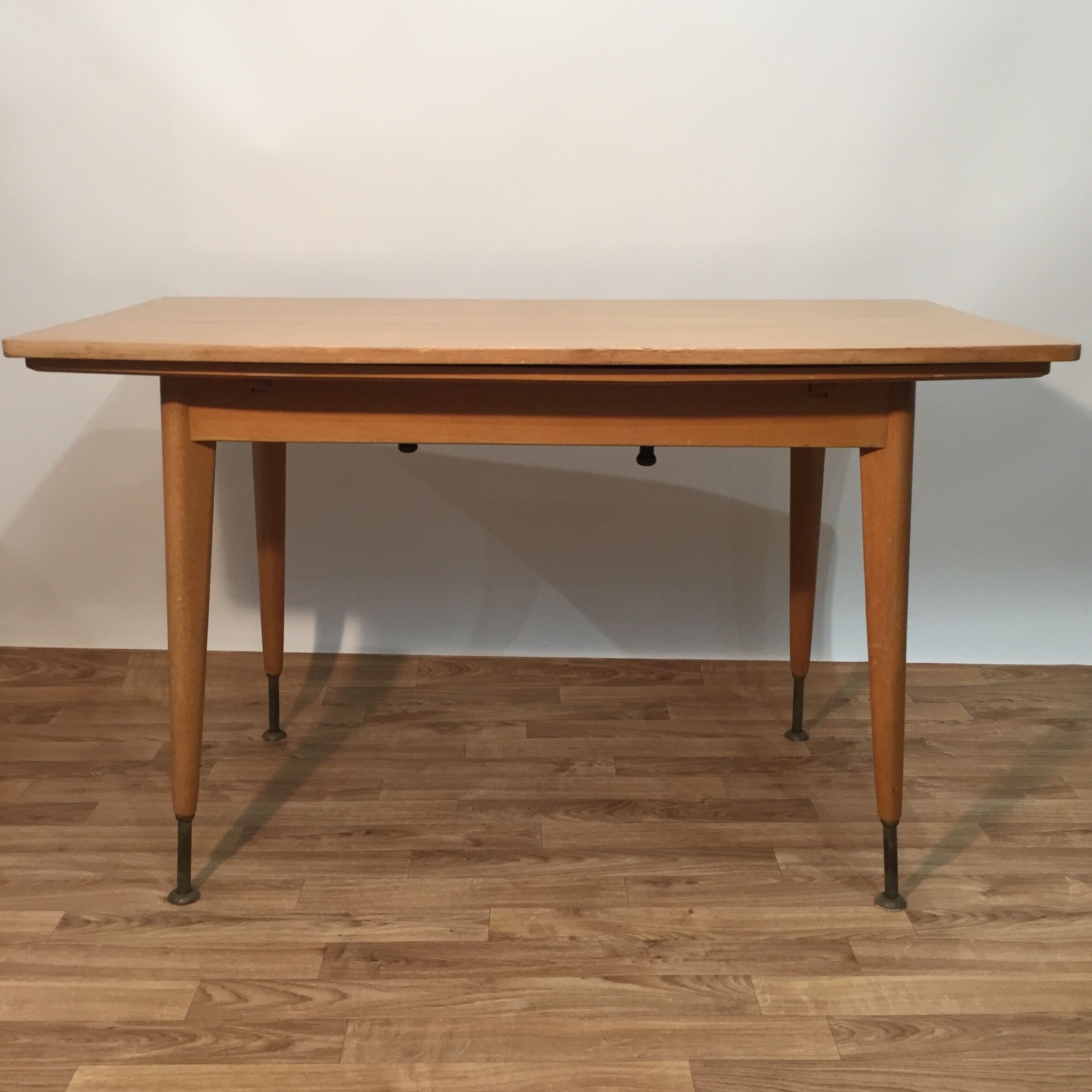 Table goes up and down 60s