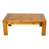 Table basse en pin. France, circa 1970