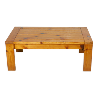 Table basse en pin. France, circa 1970