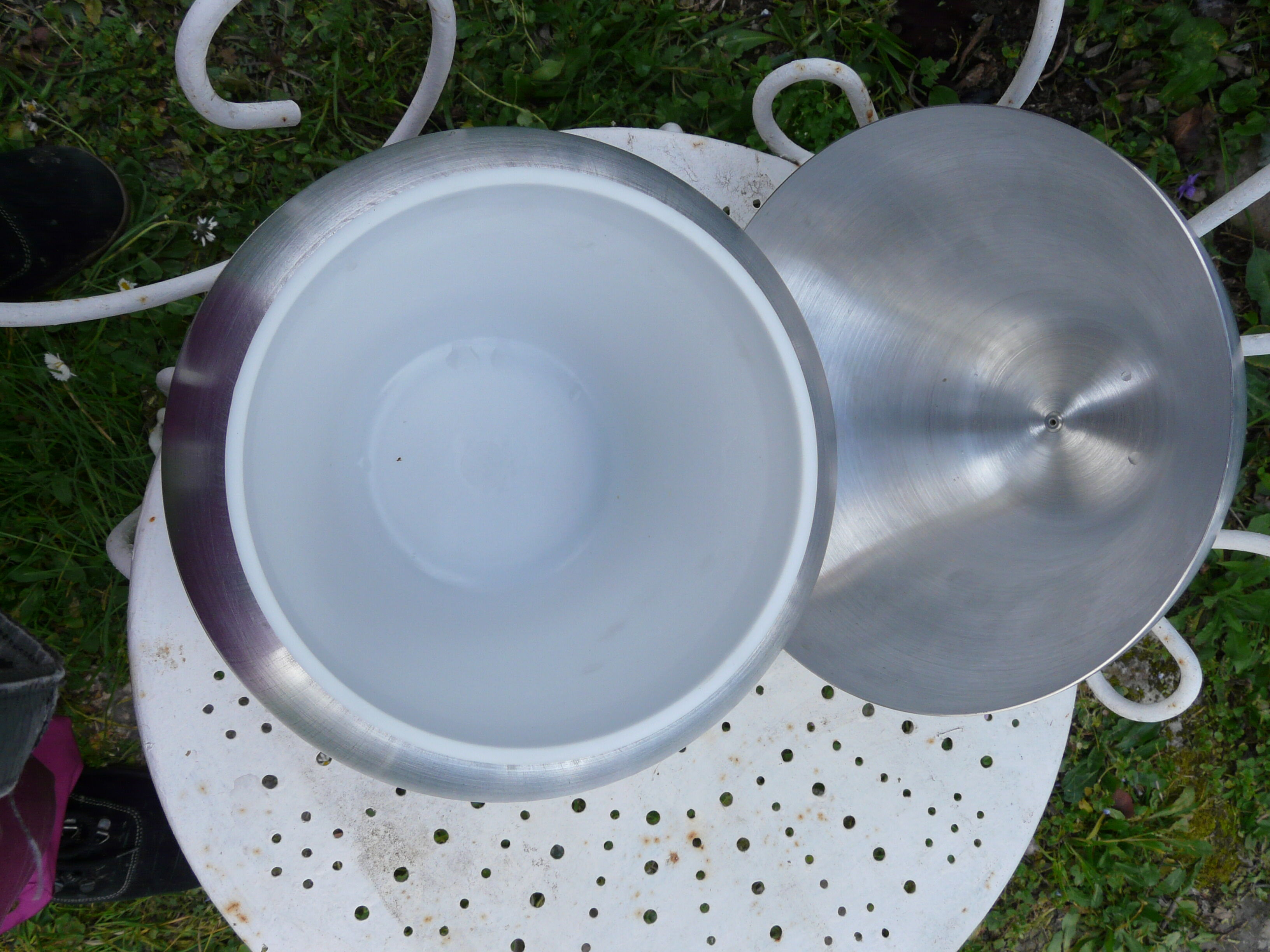 Metal pear ice bucket year 70