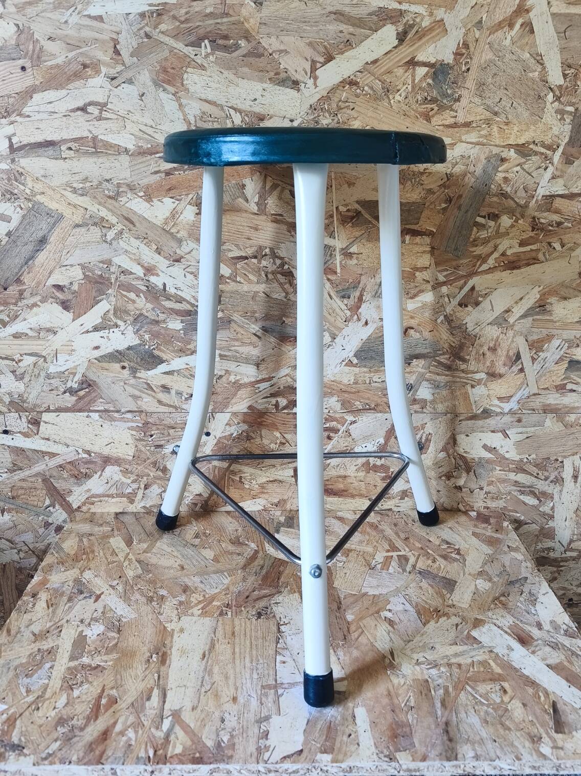 Tripod stool