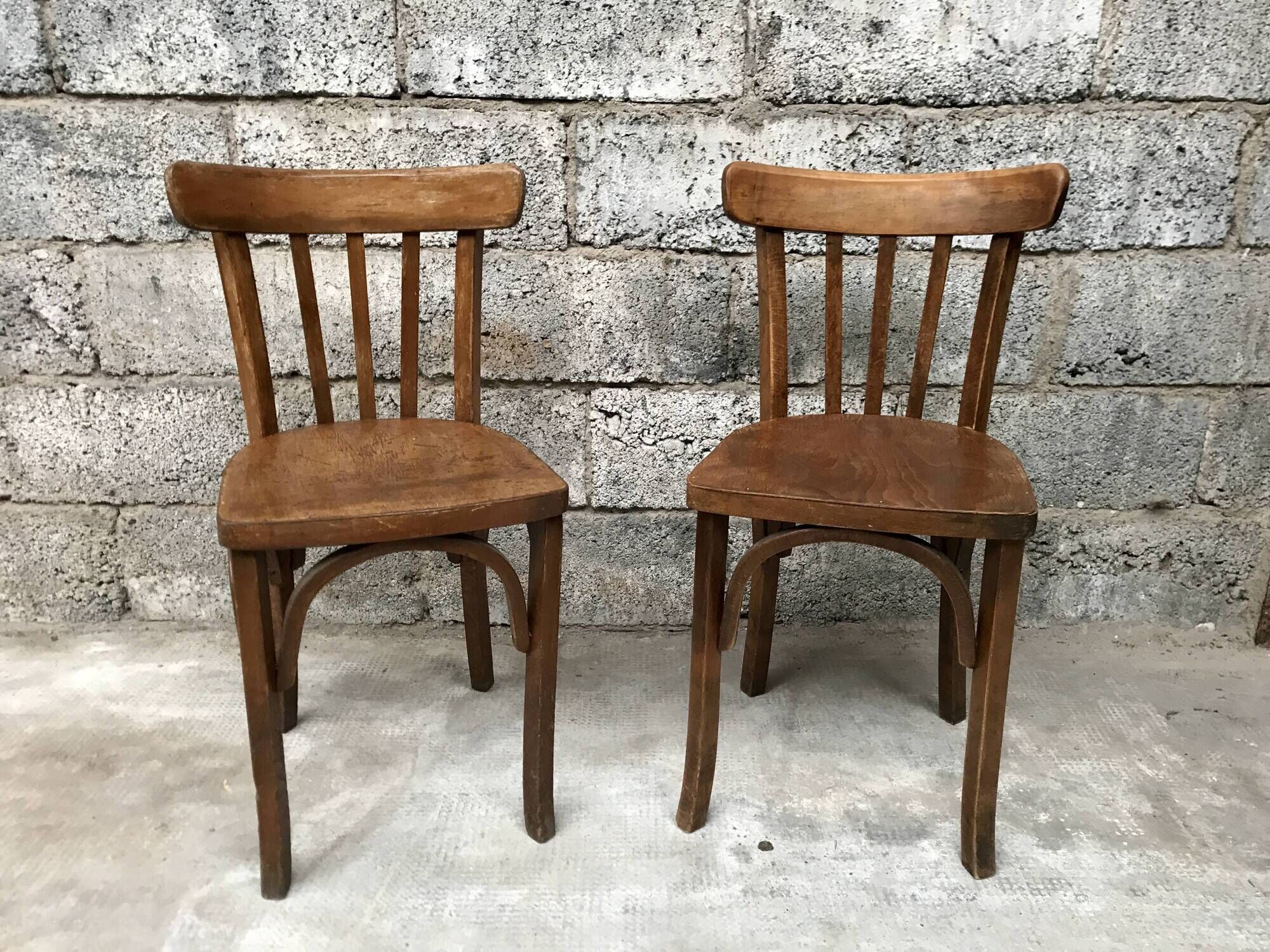 Pair of bistro chairs troquet Parisien in curved wood 1950