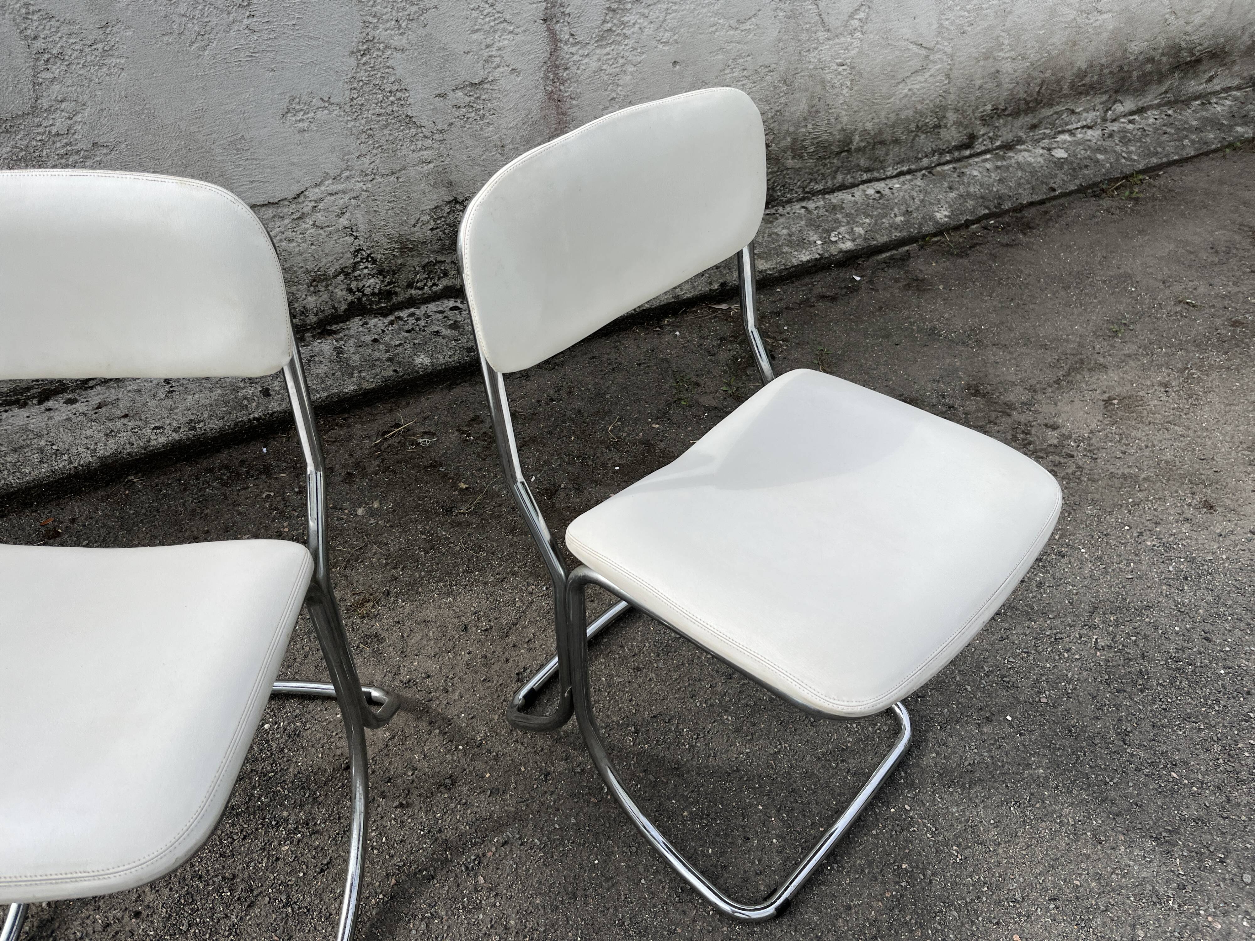 Pair of vintage chrome cantilever chairs, white leatherette – 1970s