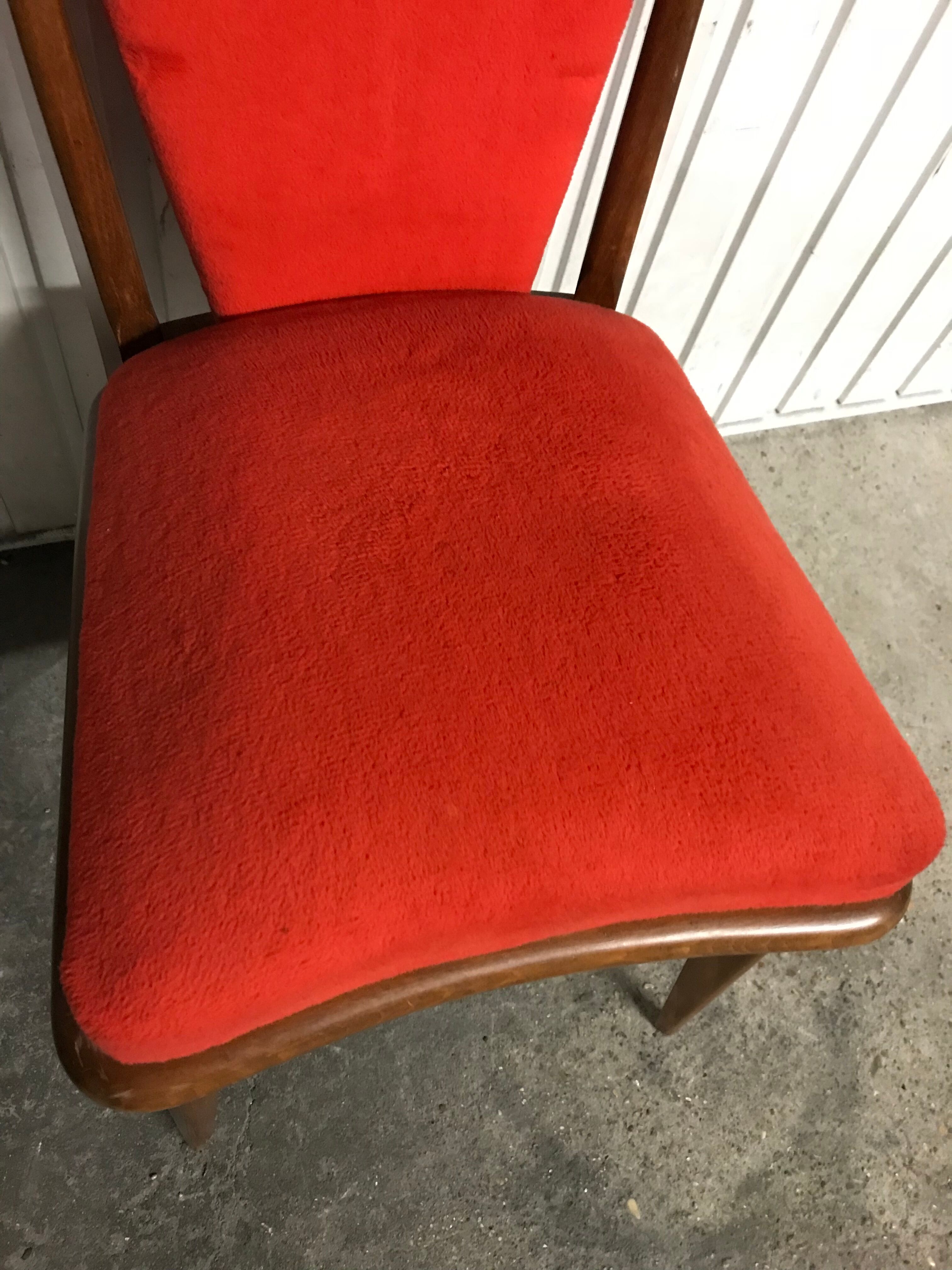 Suite de 6 chaises vintages scandinaves rouges
