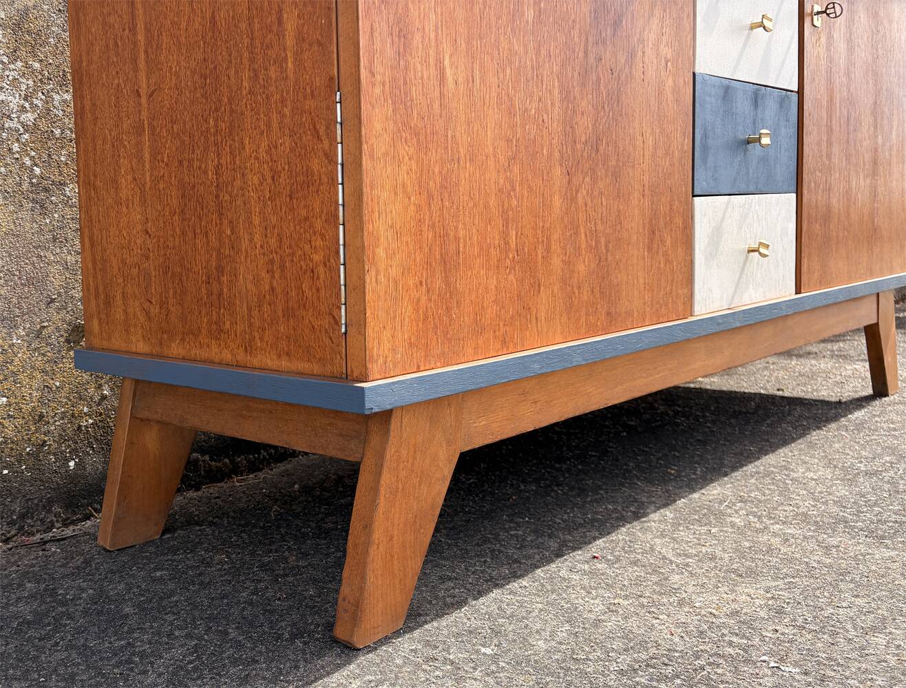 Solid wood sideboard from the 1950s – a unique piece with graphic design.