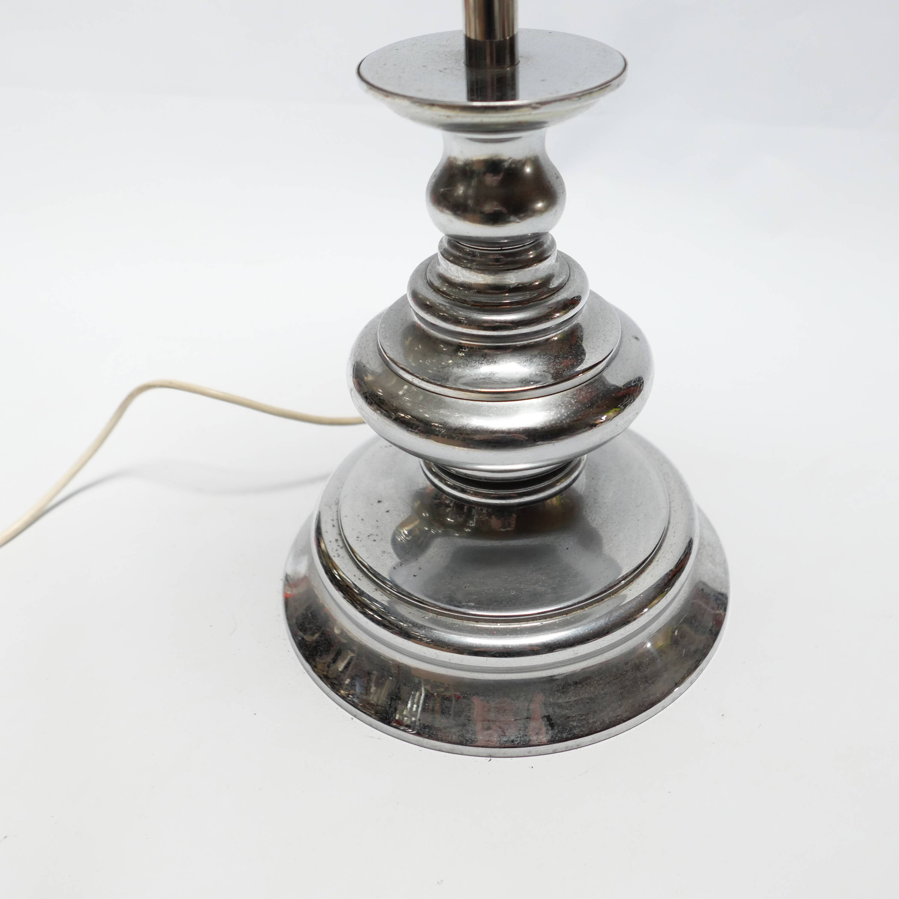 lampe ancienne en métal vintage design 1950 1970