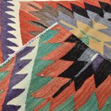 Kilim berbère vintage, Explosion de couleurs et charme artisanal, 166x230Cm