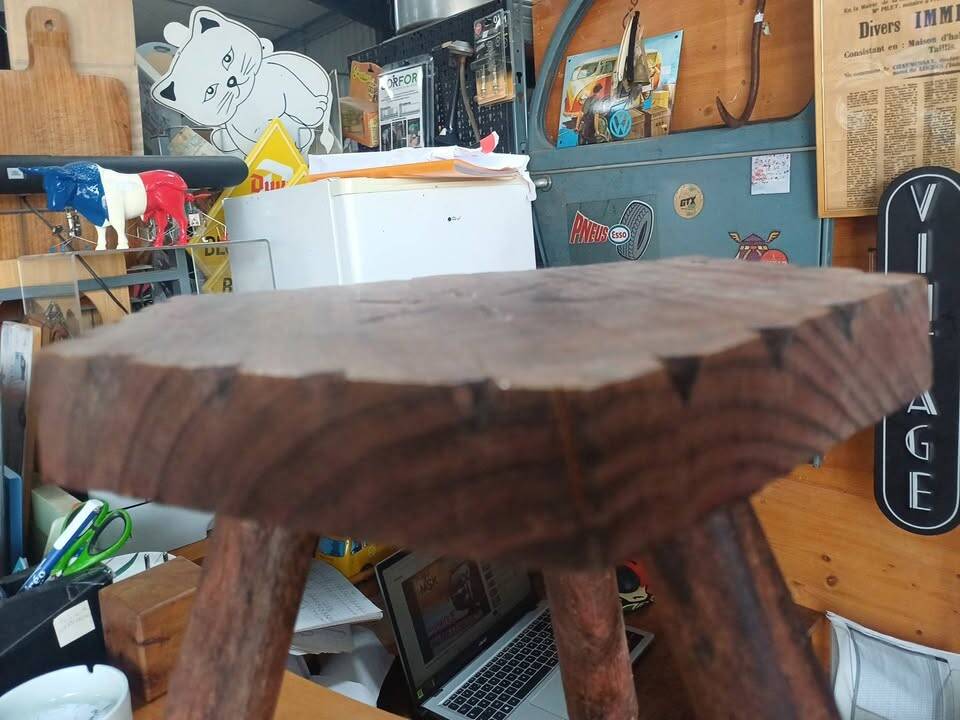 Vintage tripod stool in carved solid wood.