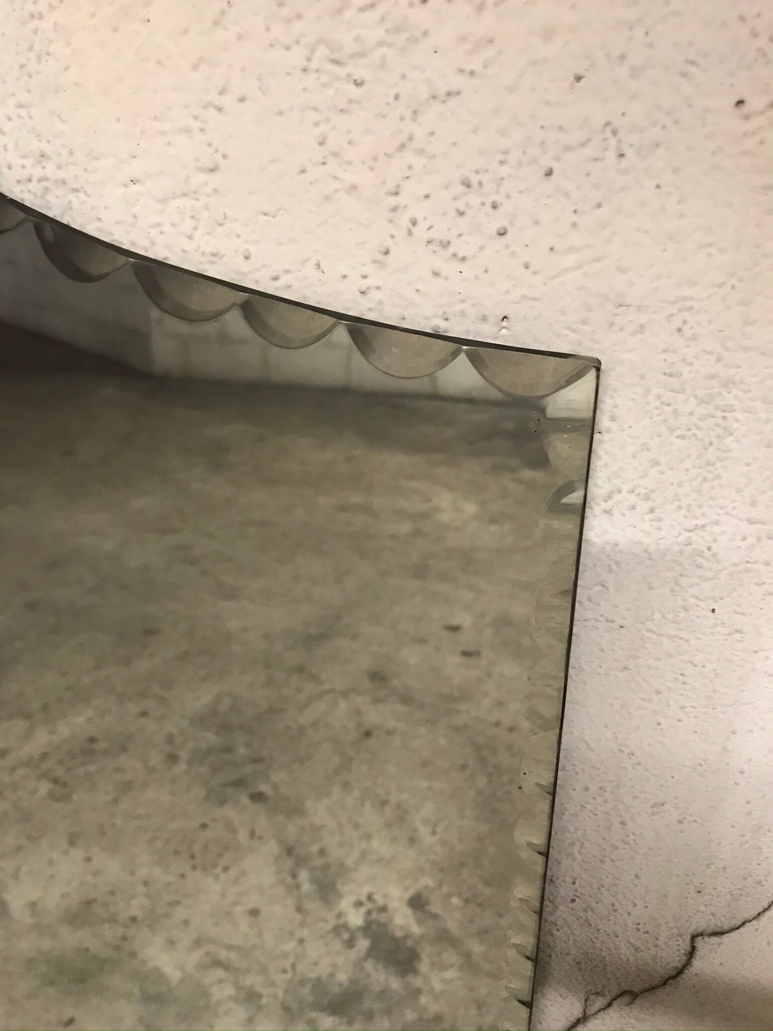 Bevelled path mirror with a star-studded motif