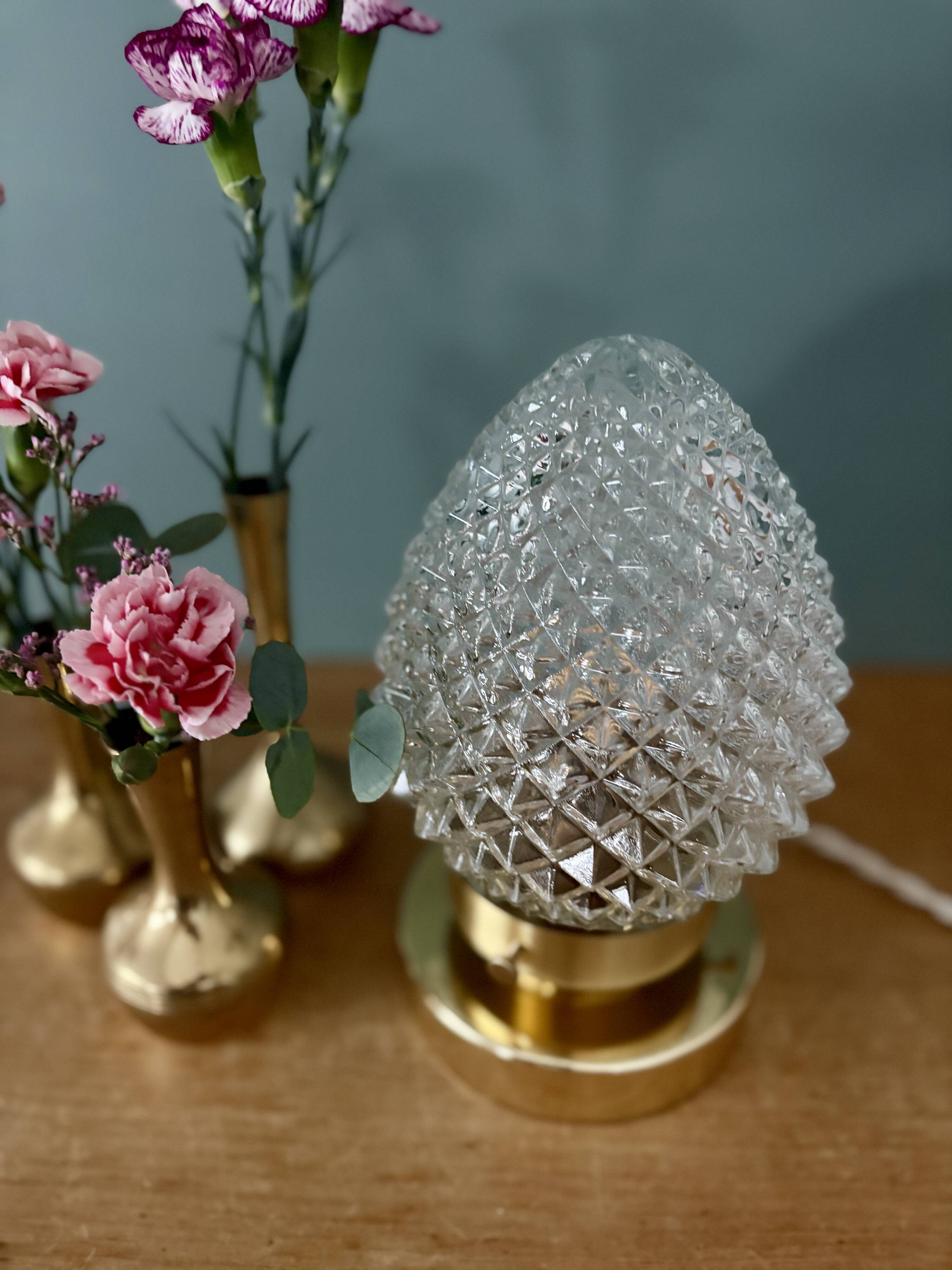 Vintage globe table lamp in diamond-point glass