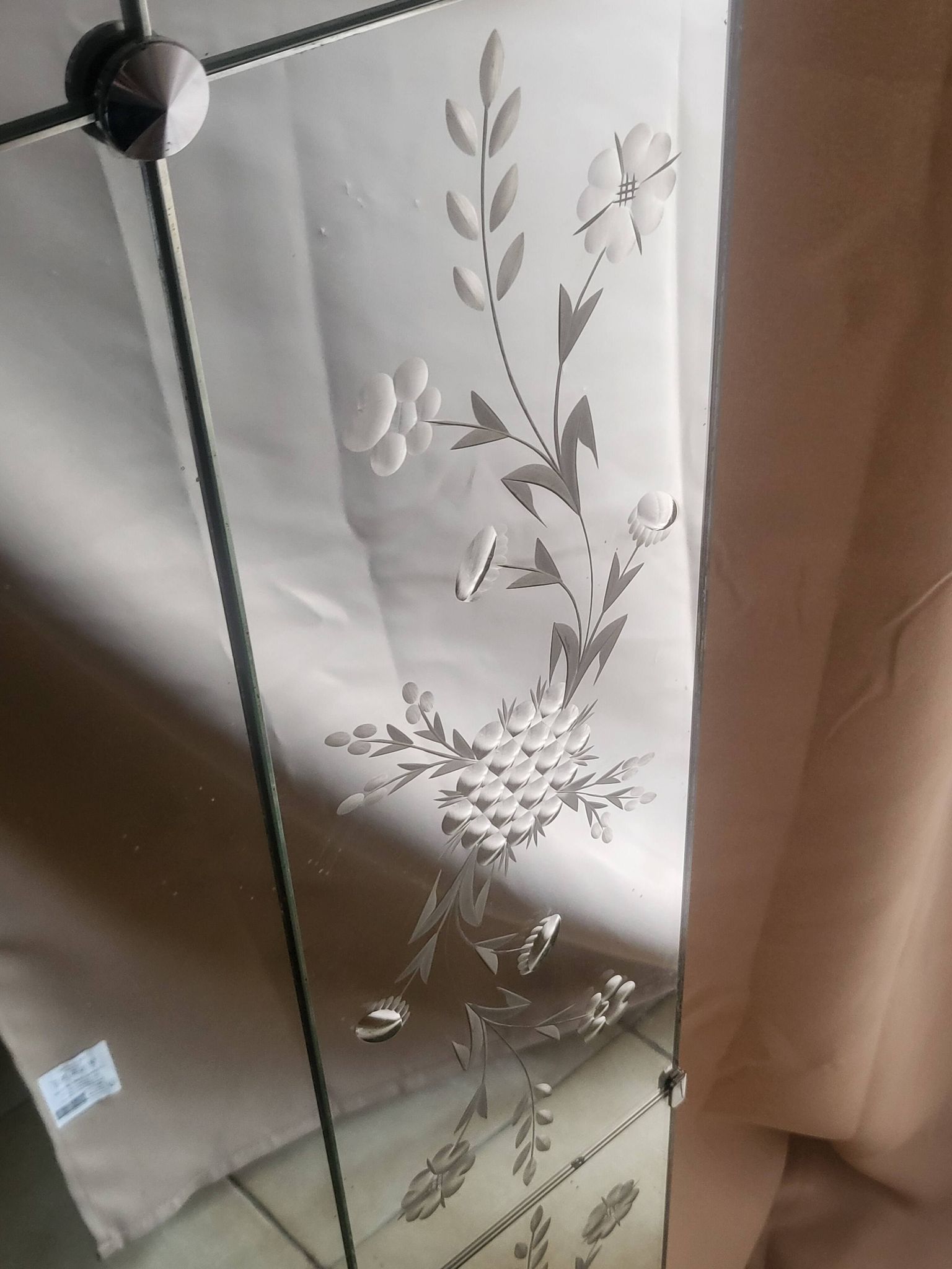 Large Venetian-style mirror engraved with silver-plated frames.