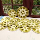 12 assiettes à huitres et plat Moulin des loups