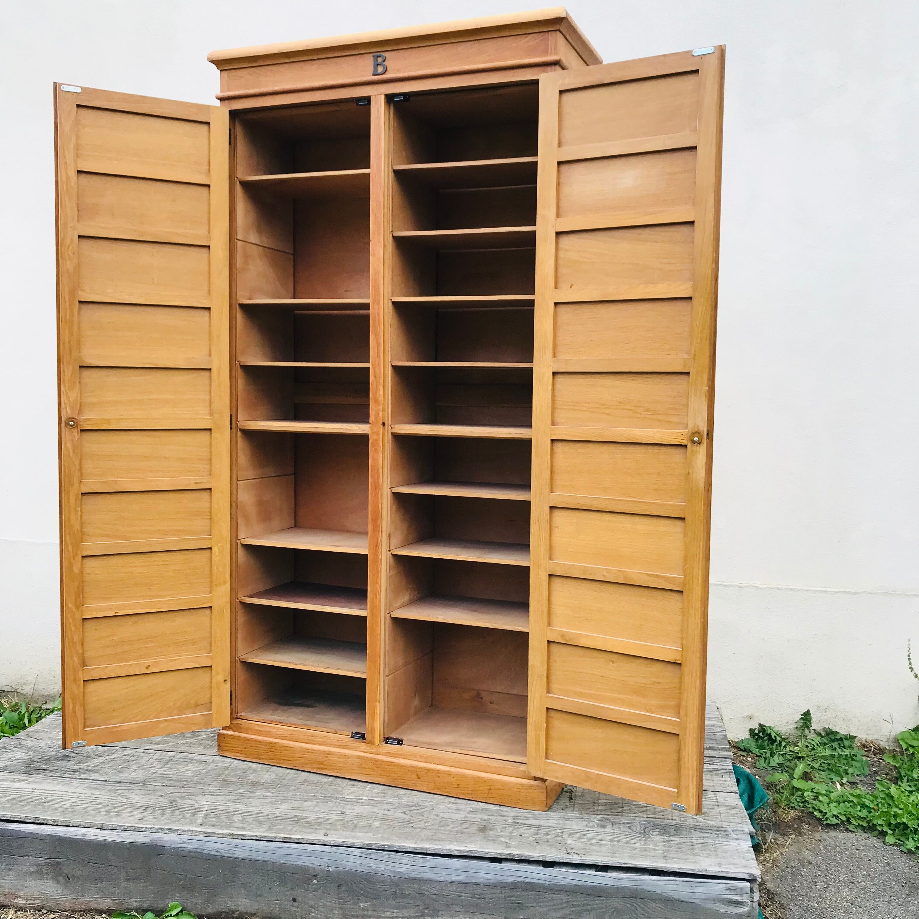 Vintage light oak vessel 1940