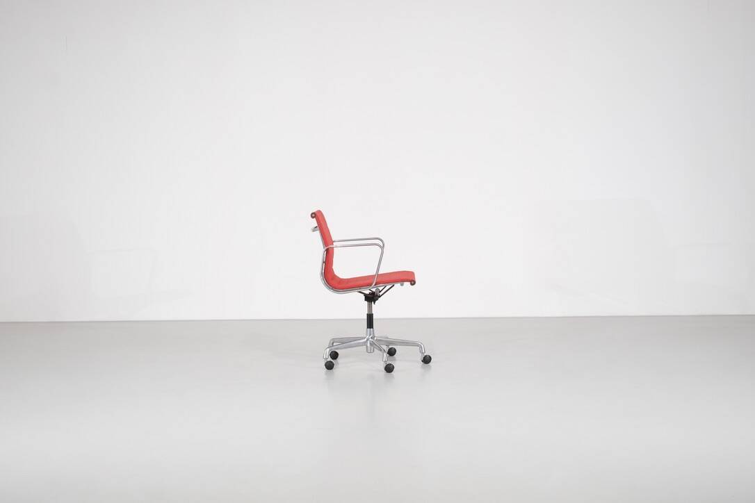 "EA 117" armchair by Charles Ray Eames for ICF, USA 1969.