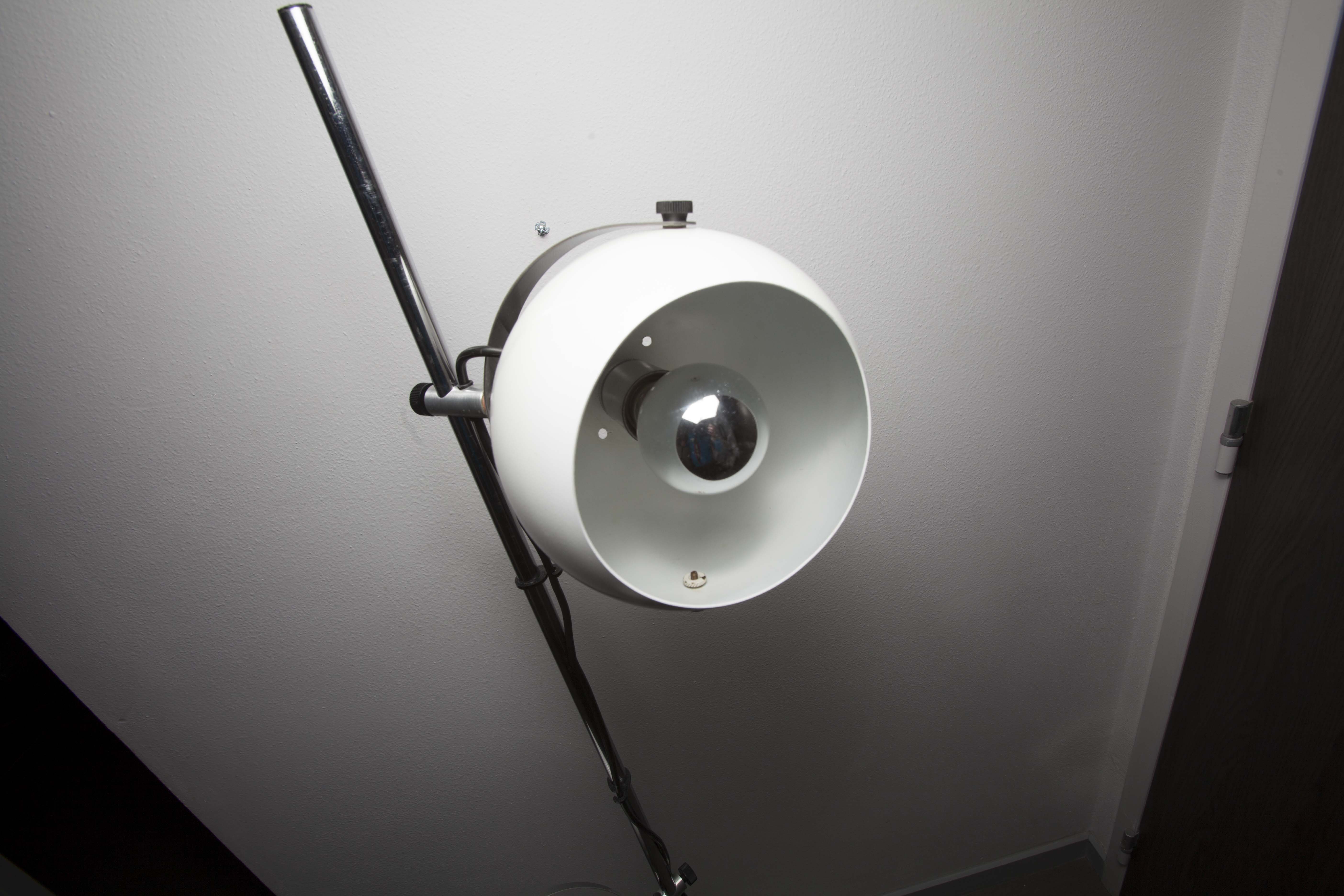 Lampadire 2 white balls restored 70s