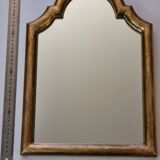 Wall mirror with a curved pediment in gilded wood, Louis-Philippe style, 44x30 cm
