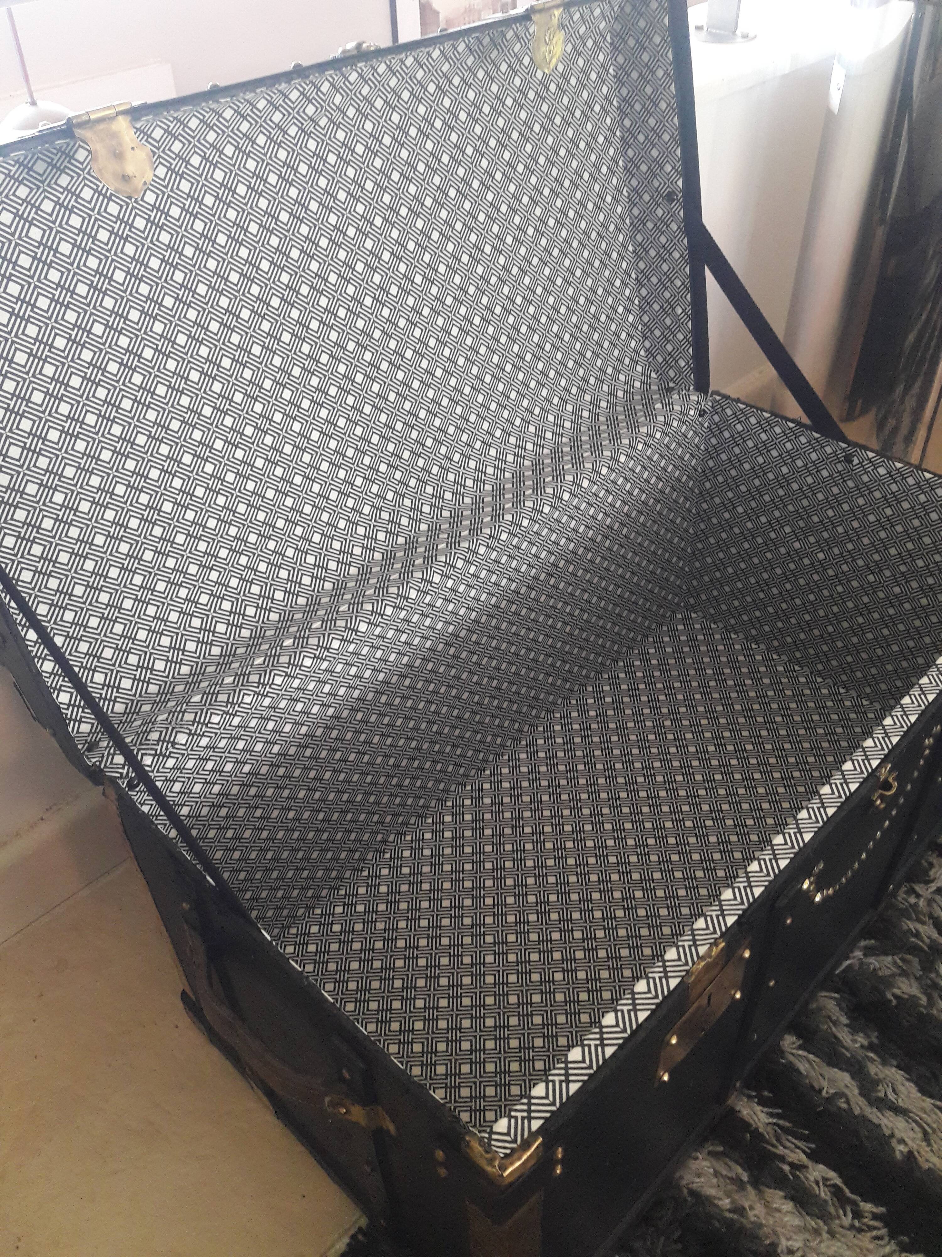 old trunk Lavolaille