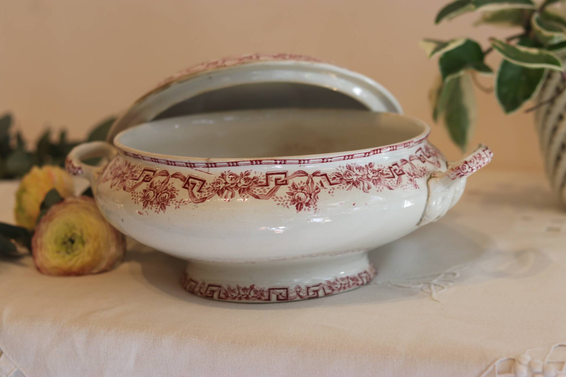 Iron clay soup tureen Moulin des loups, Athens model, red
