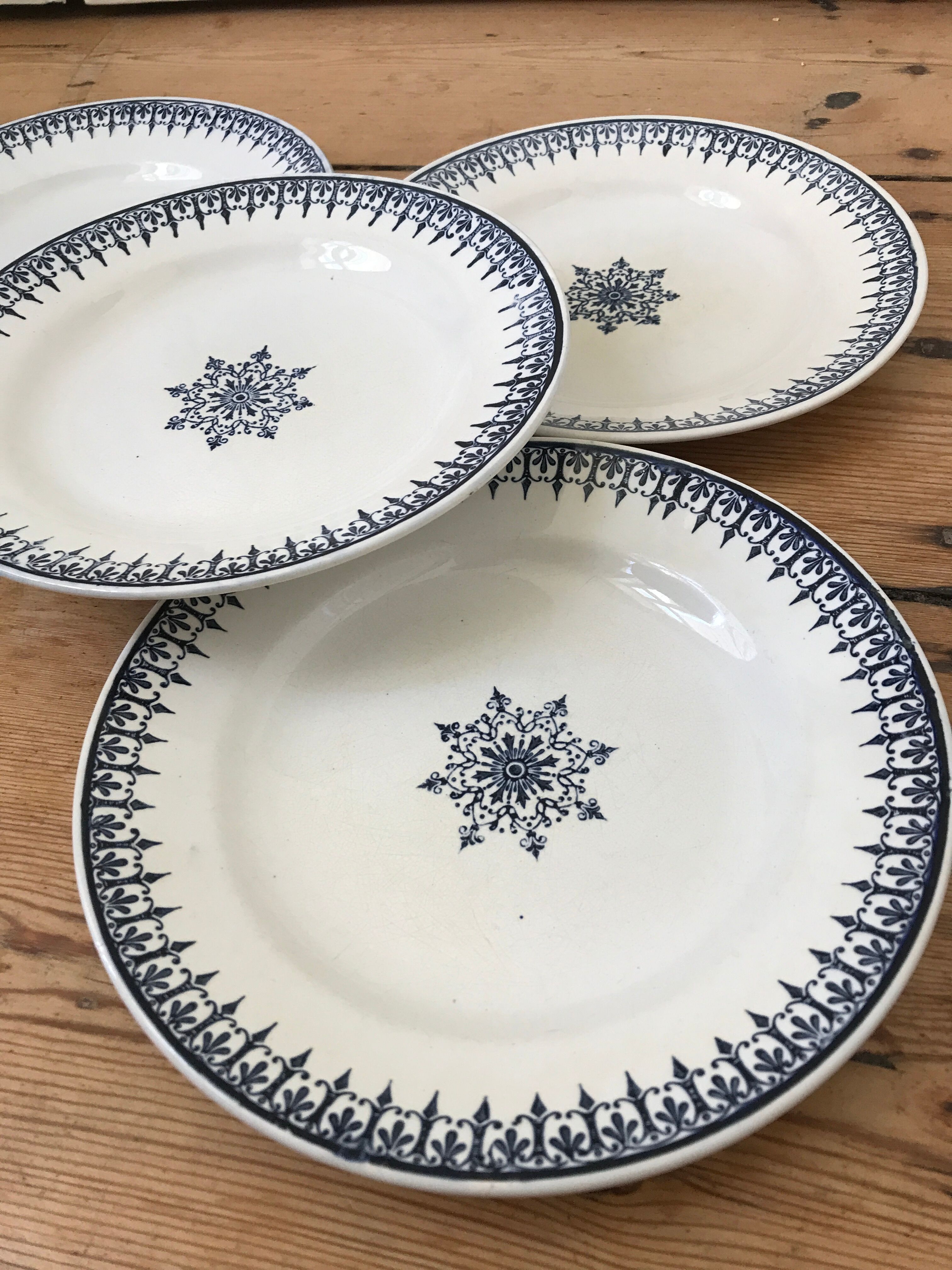 Series of 4 flat plates terre de fer model "primax"