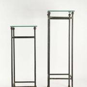 Deux consoles, gaines en fer forgé dessus en verre, XXème siècle