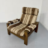 Vintage 1970s design armchair made of wood and fabric.