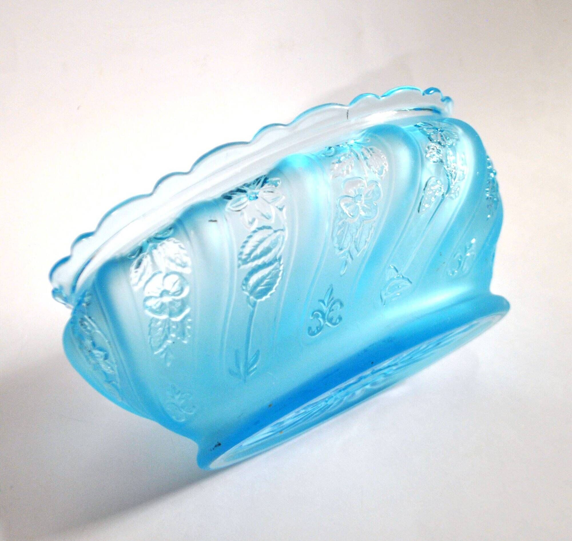 Old oval coupe basket in moulded blue glass, frosted acid, 1900.