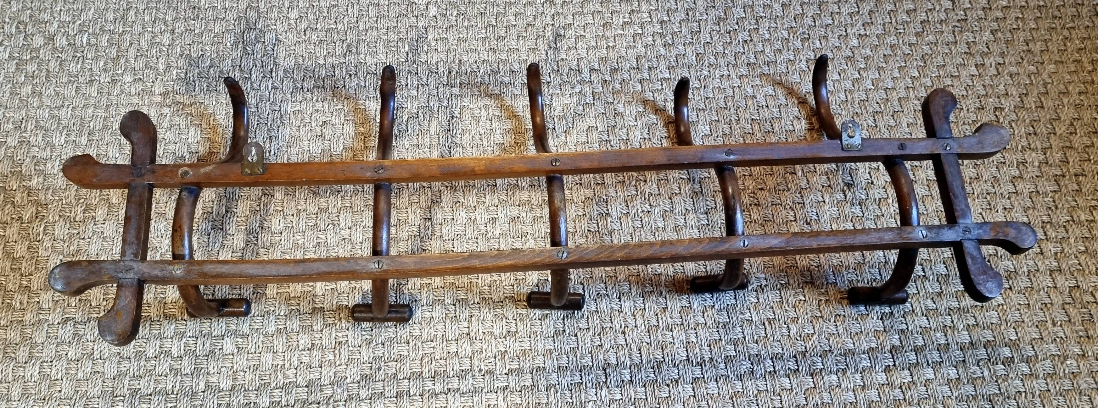 Porte-manteaux mural de bistrot à 5 patères sur cadre années 30