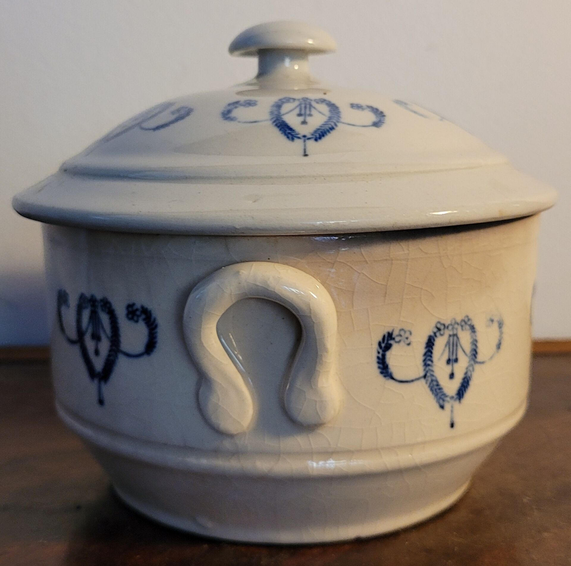 Bouillon/soup tureen/vegetable dish St Uze (ironstone) late 19th century