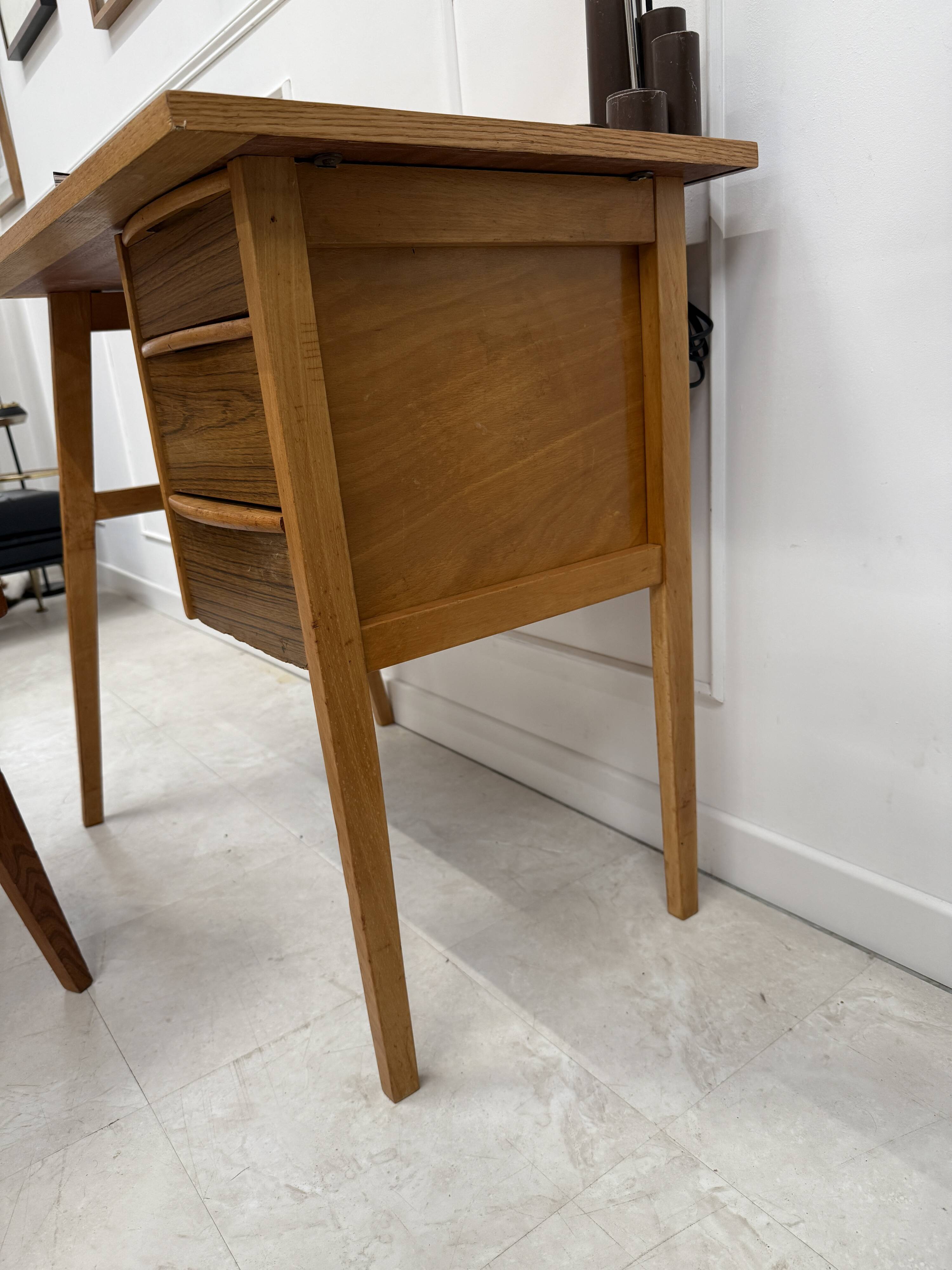 Bureau pieds compas