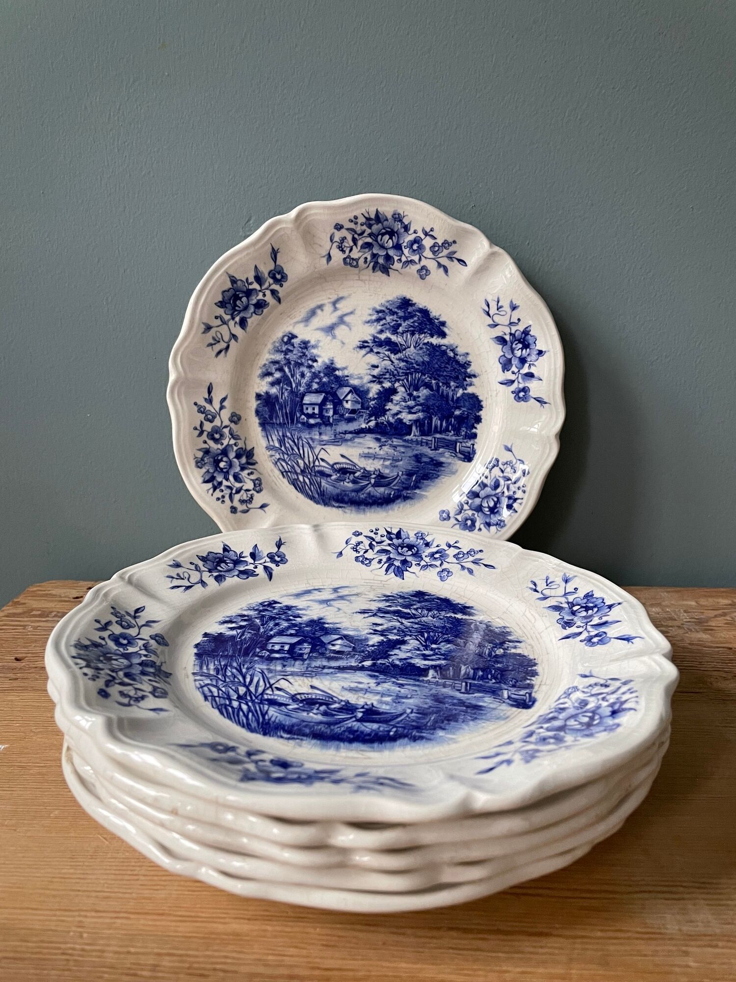 Set of 6 small plates in earthenware from Sarreguemines France, model "Romantic"