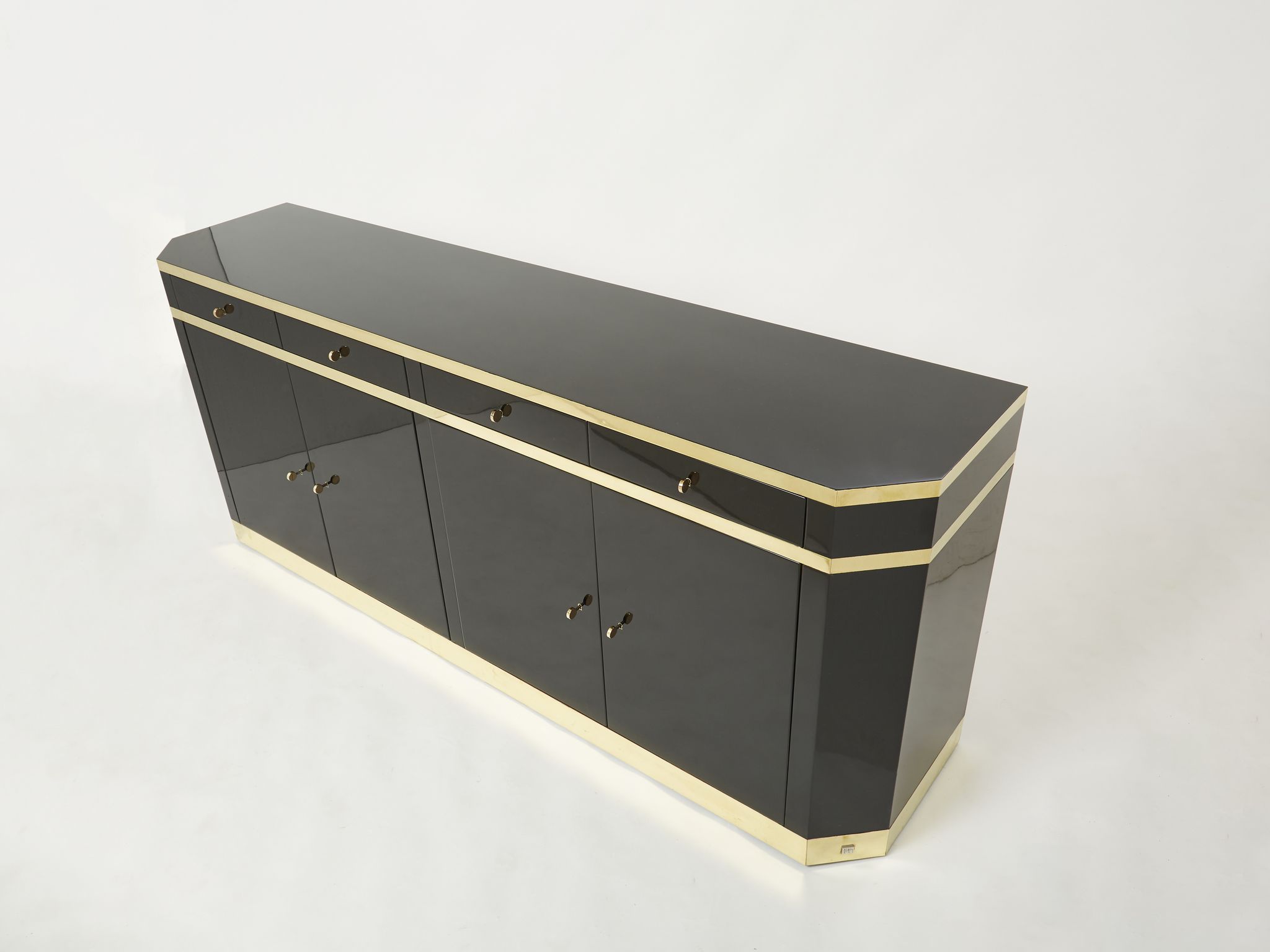 Enfilade laquée noire et laiton signée J.C. Mahey années 70
