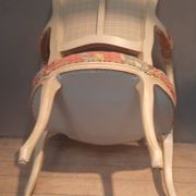 Fauteuil style Louis XV  tapissé à motif égyptien