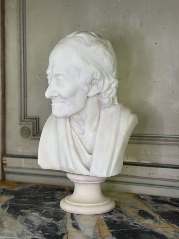 Buste en marbre, Voltaire d’après Jean Antoine Houdon, copie du XIXème siècle