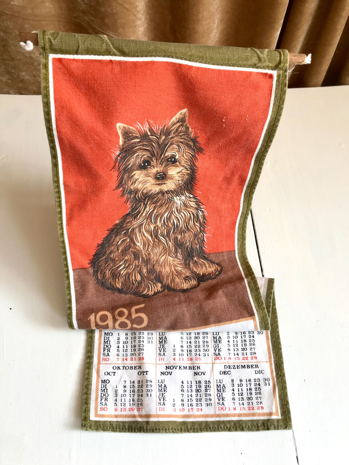 Vintage tea towel calendar 1985