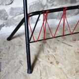 Scoubidou magazine worker