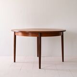 Extendable round table