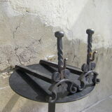 Paire de chenets en fer forgé