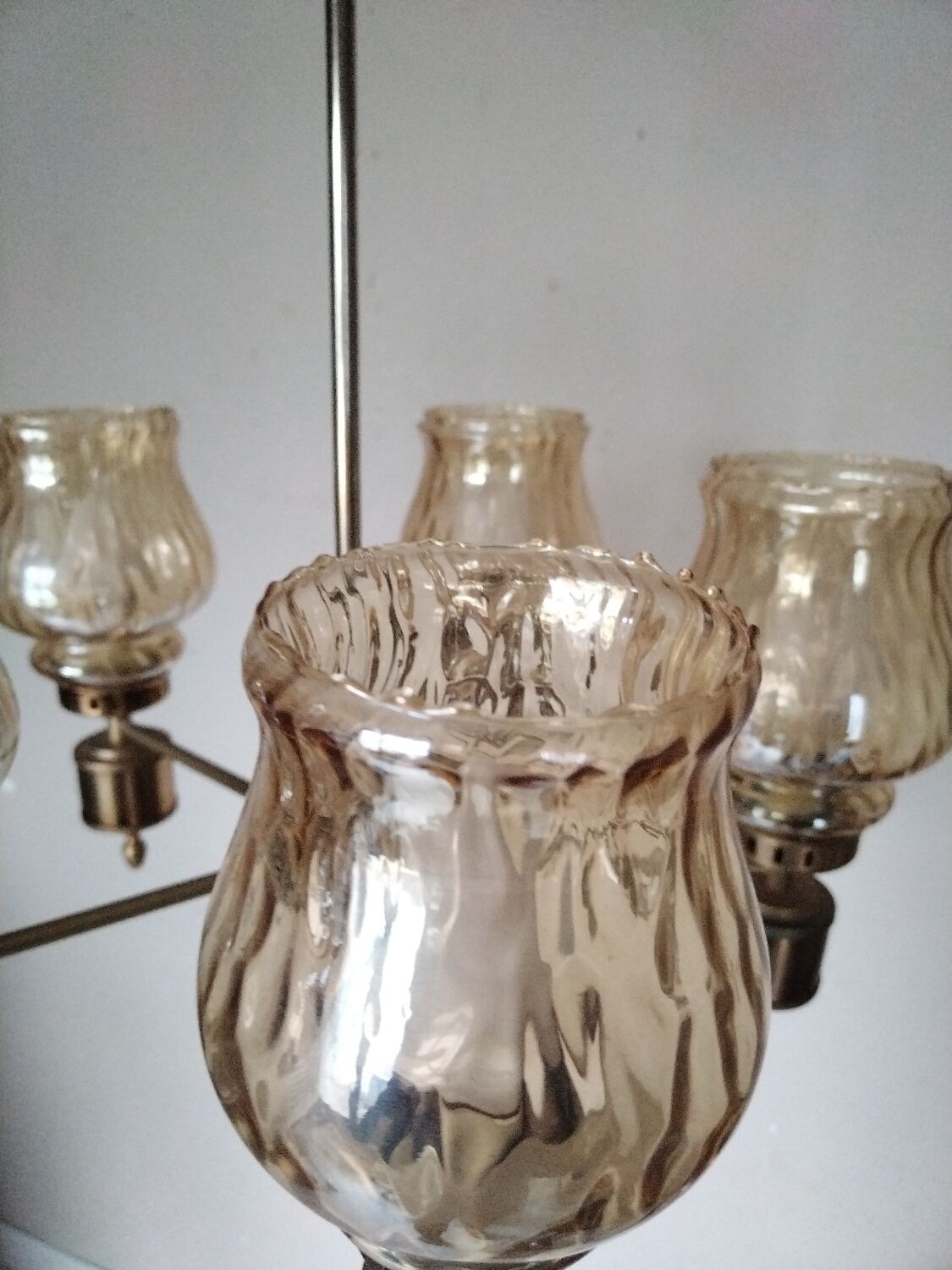 Chandelier in gilded brass and brown smoked glass with 5 branches