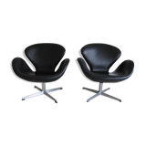 Swan armchairs in black leather by Arne Jacobsen for Fritz Hansen