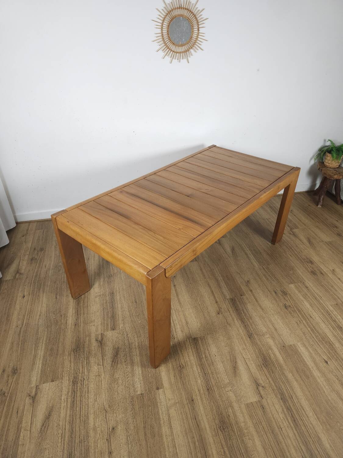 Table extensible en orme massif, Maison Regain, années 60