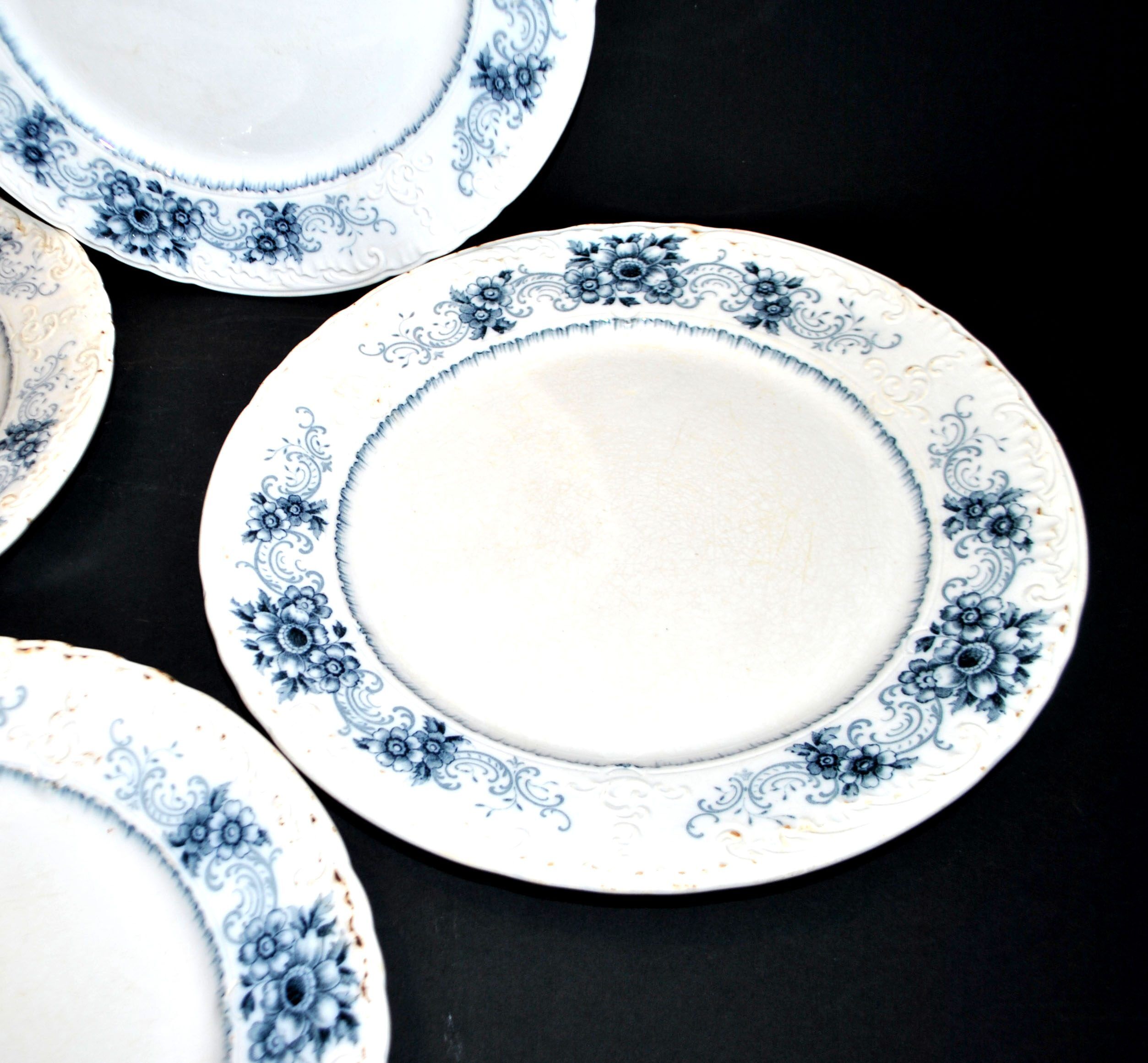 Sarreguemines set of 4 antique Aïda flat plates in earthenware from Sarreguemines U&C 19th century.