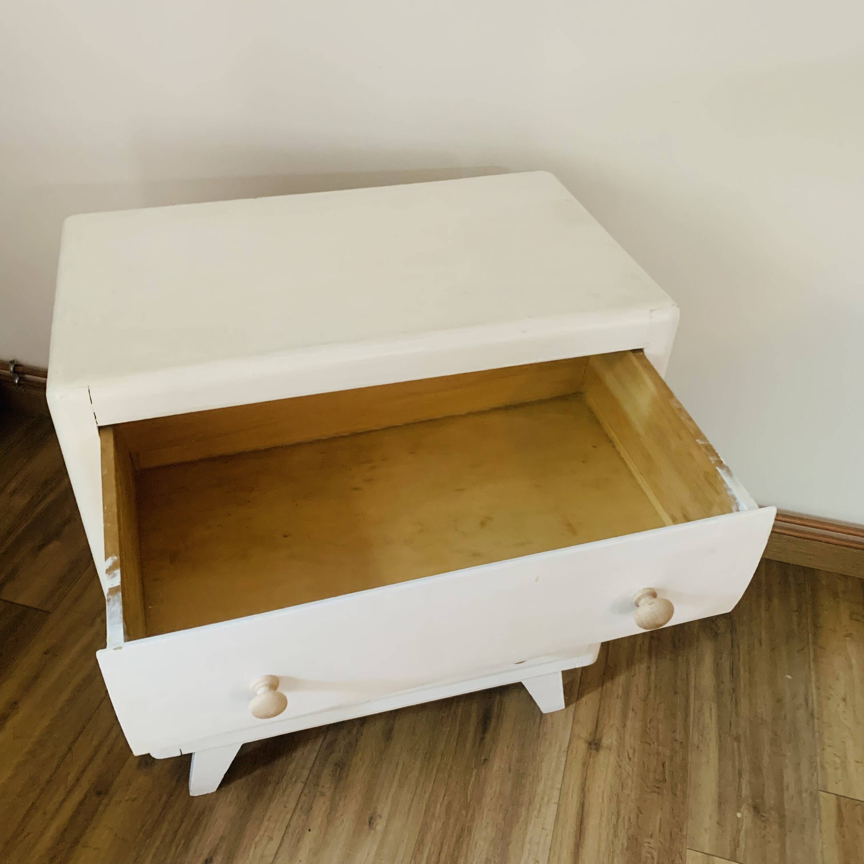 Vintage chest of drawers