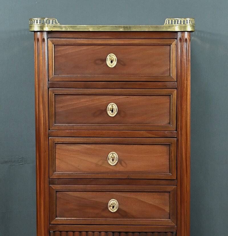 Small mahogany chest of drawers, Louis XVI style – late 19th century