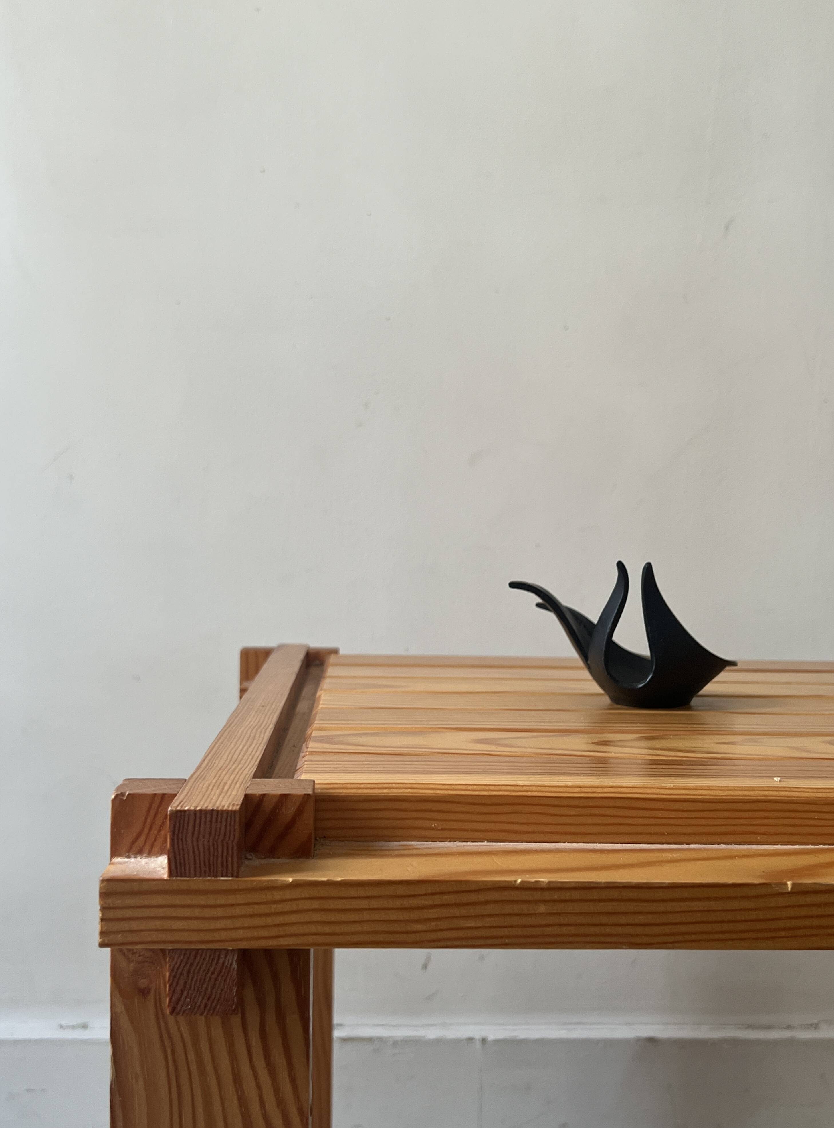 Modernist pine side table / bedside table, 1970 design.