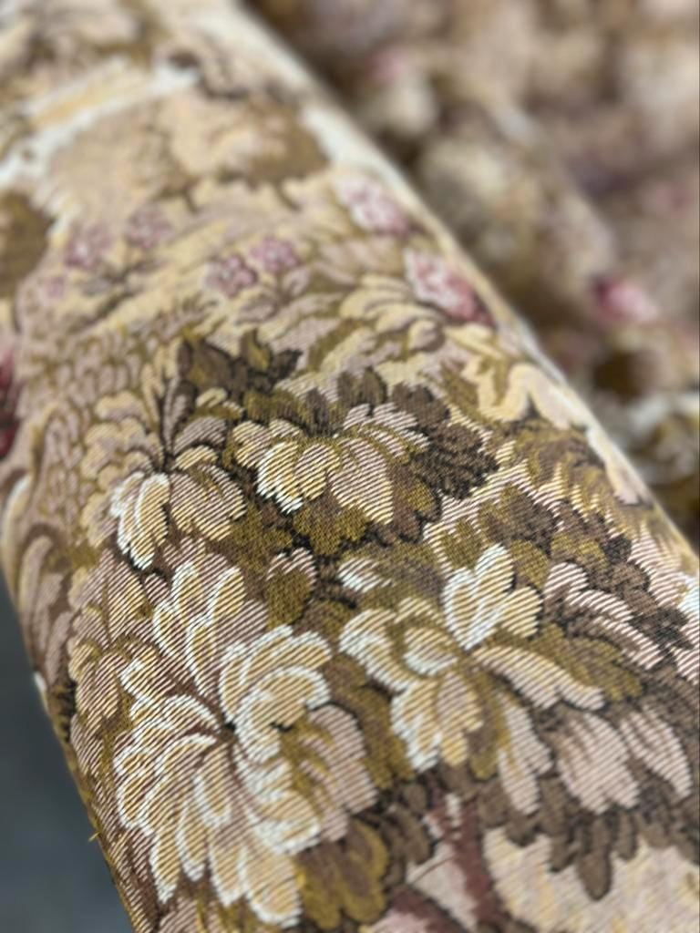 Vintage floral sofa / daybed / sofa bed
