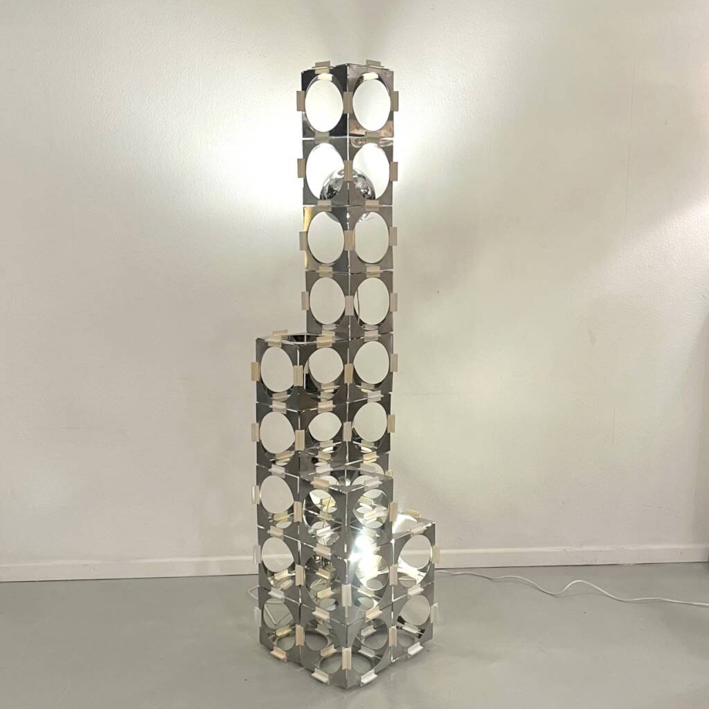 Very rare modular floor lamp produced by Reggiani, Italy around 1970.