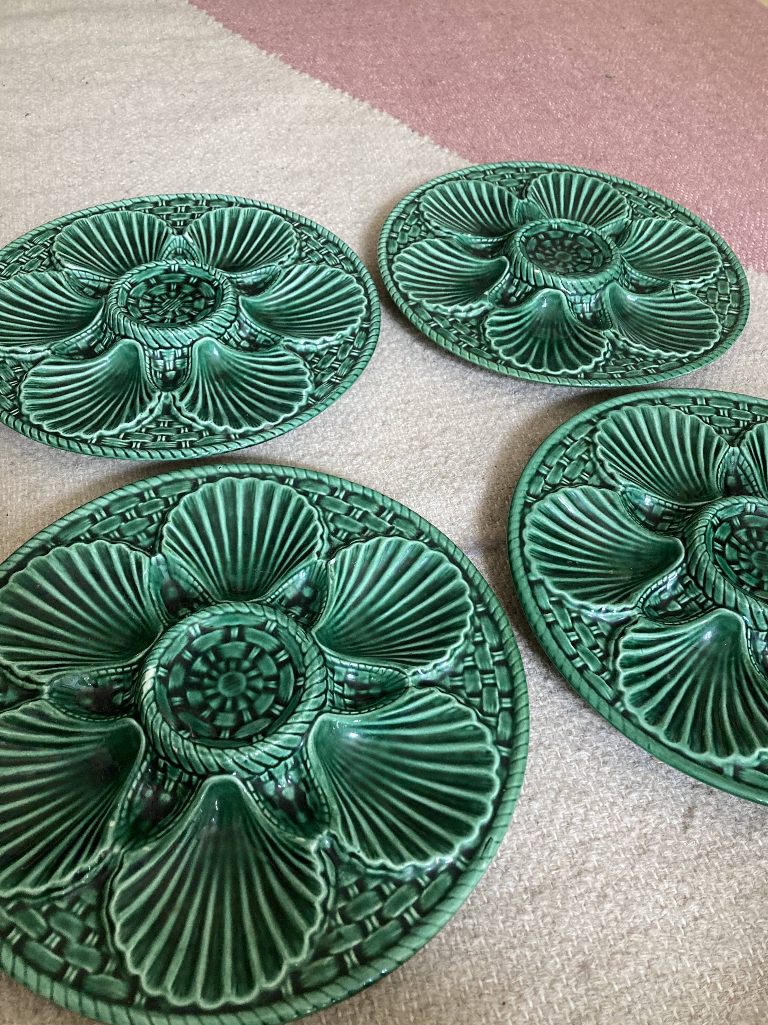 Lot de 4 assiettes à huîtres en barbotine