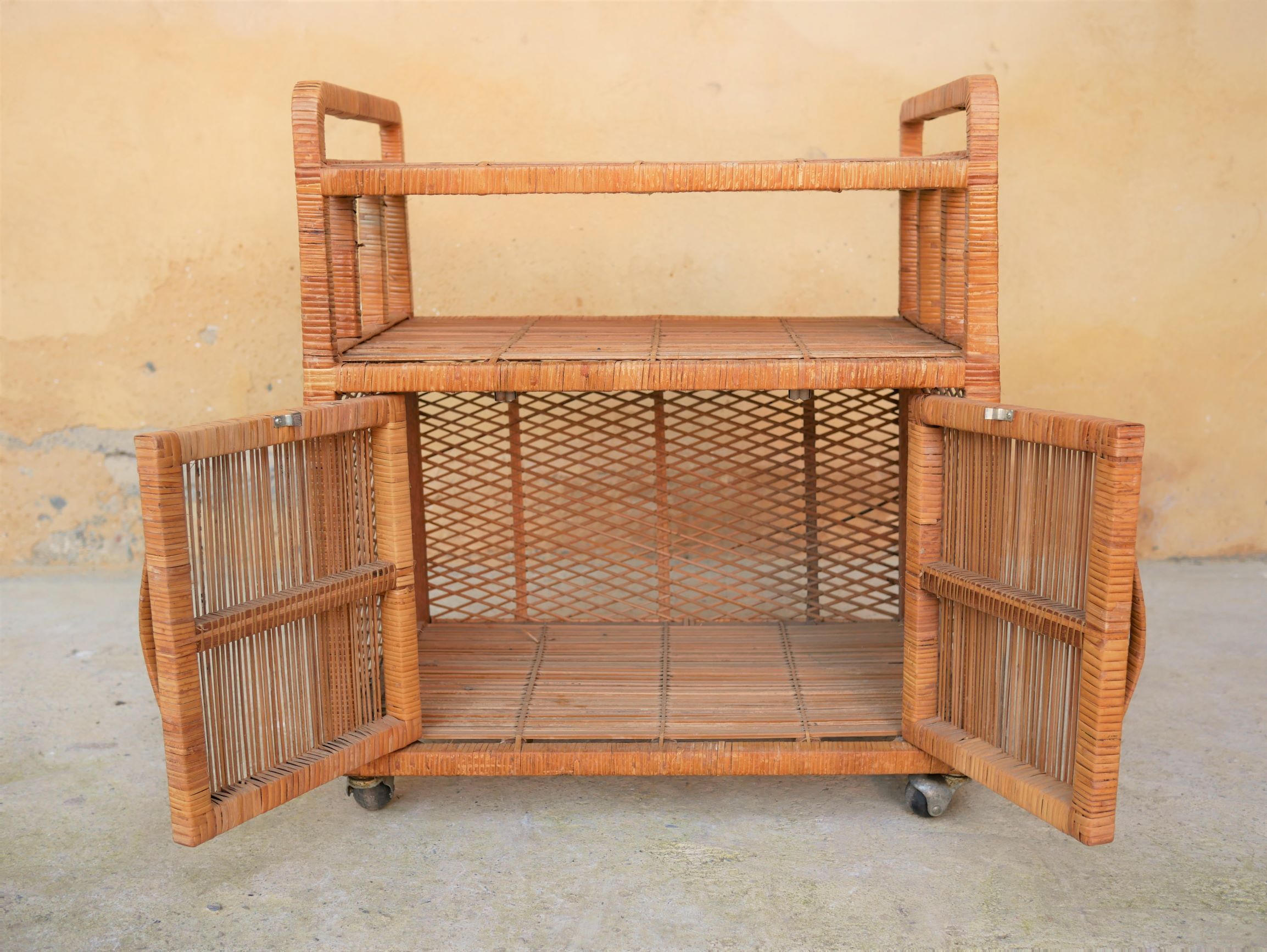 Meuble de rangement vintage en rotin